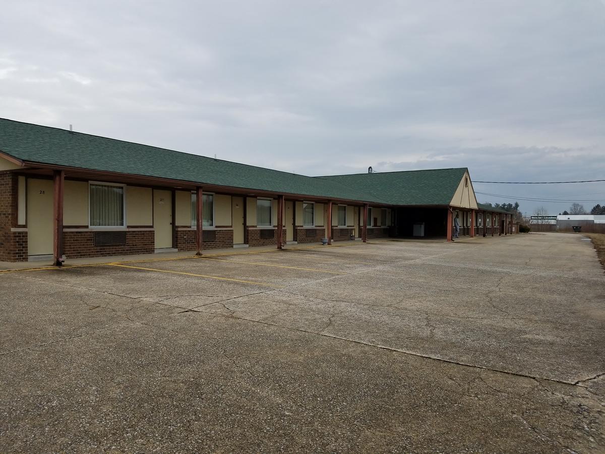 Midwest Inn Paoli Bagian luar foto
