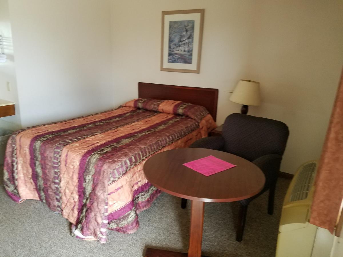 Midwest Inn Paoli Bagian luar foto